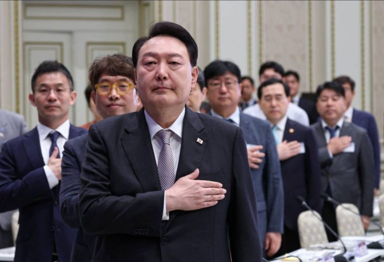 윤 대통령 “반도체 경쟁은 산업전쟁…민관이 함께 총력전”
